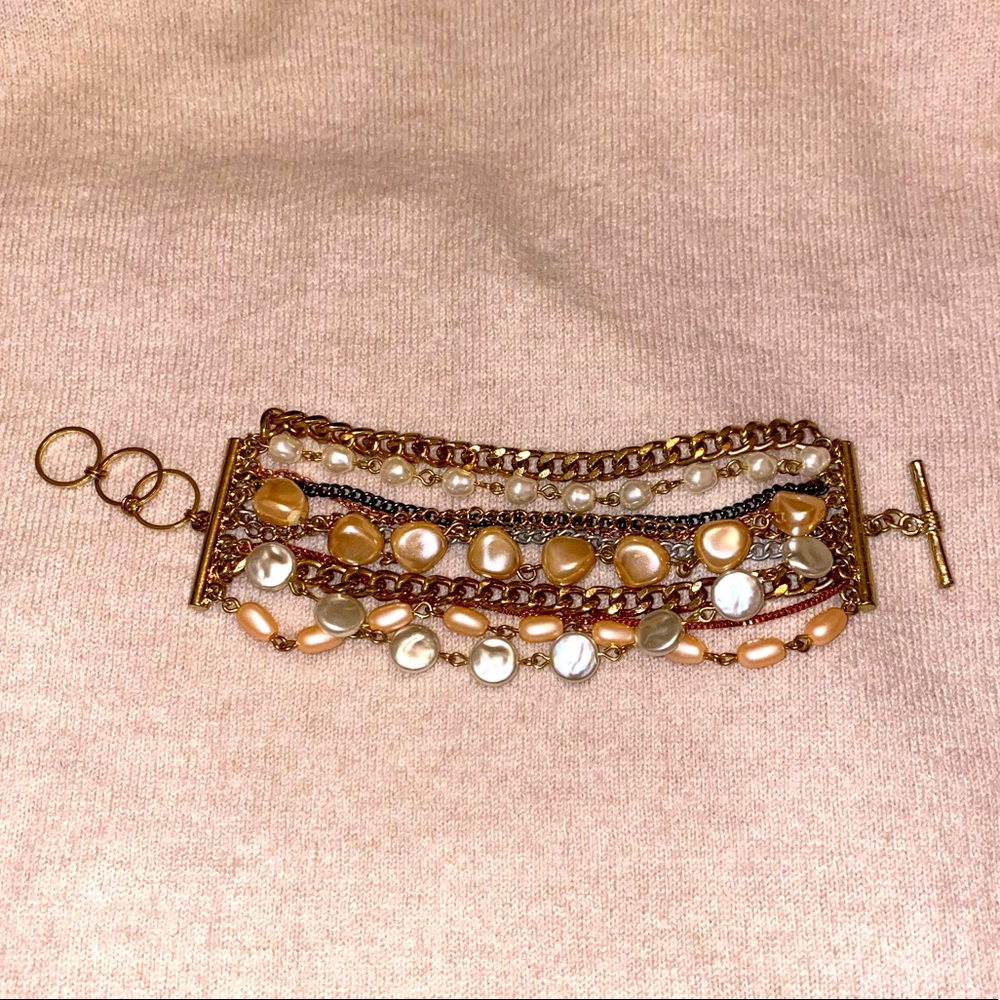 BRACELET featuring pearly beads and goldtone chains - toggle closure